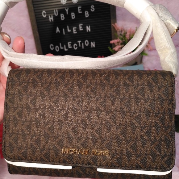 Michael Kors Phonebag - Picture 5 of 6